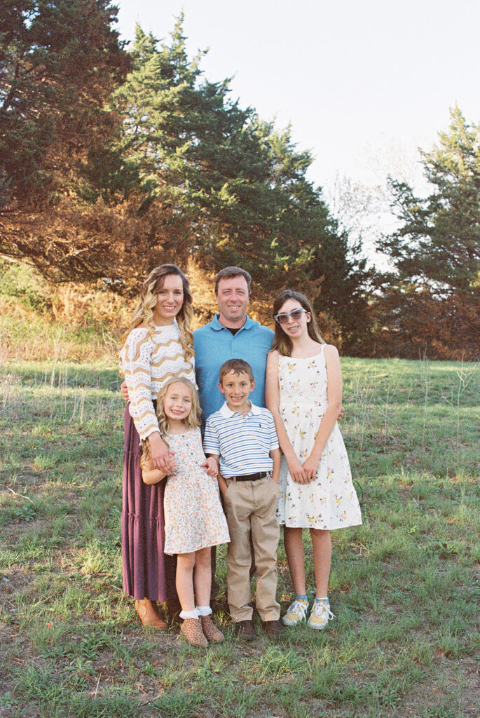 Portrait of a family in golden light | shot on Kodak Portra 800